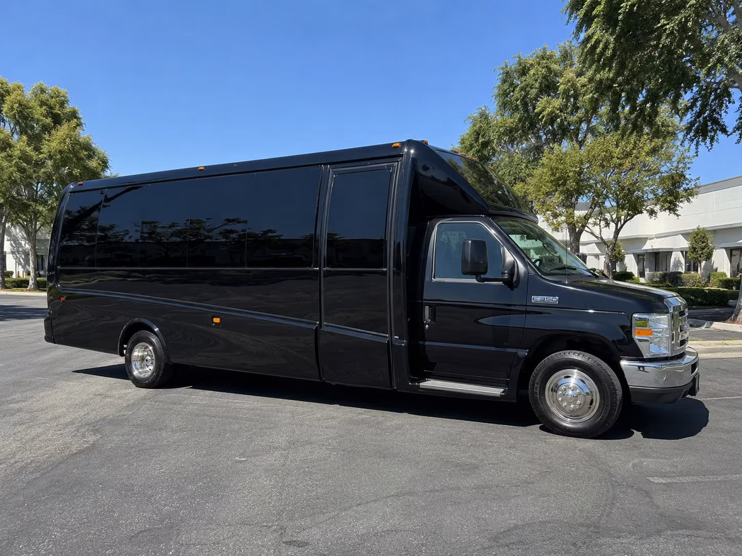 dallas corporate retreat shuttle bus rentals