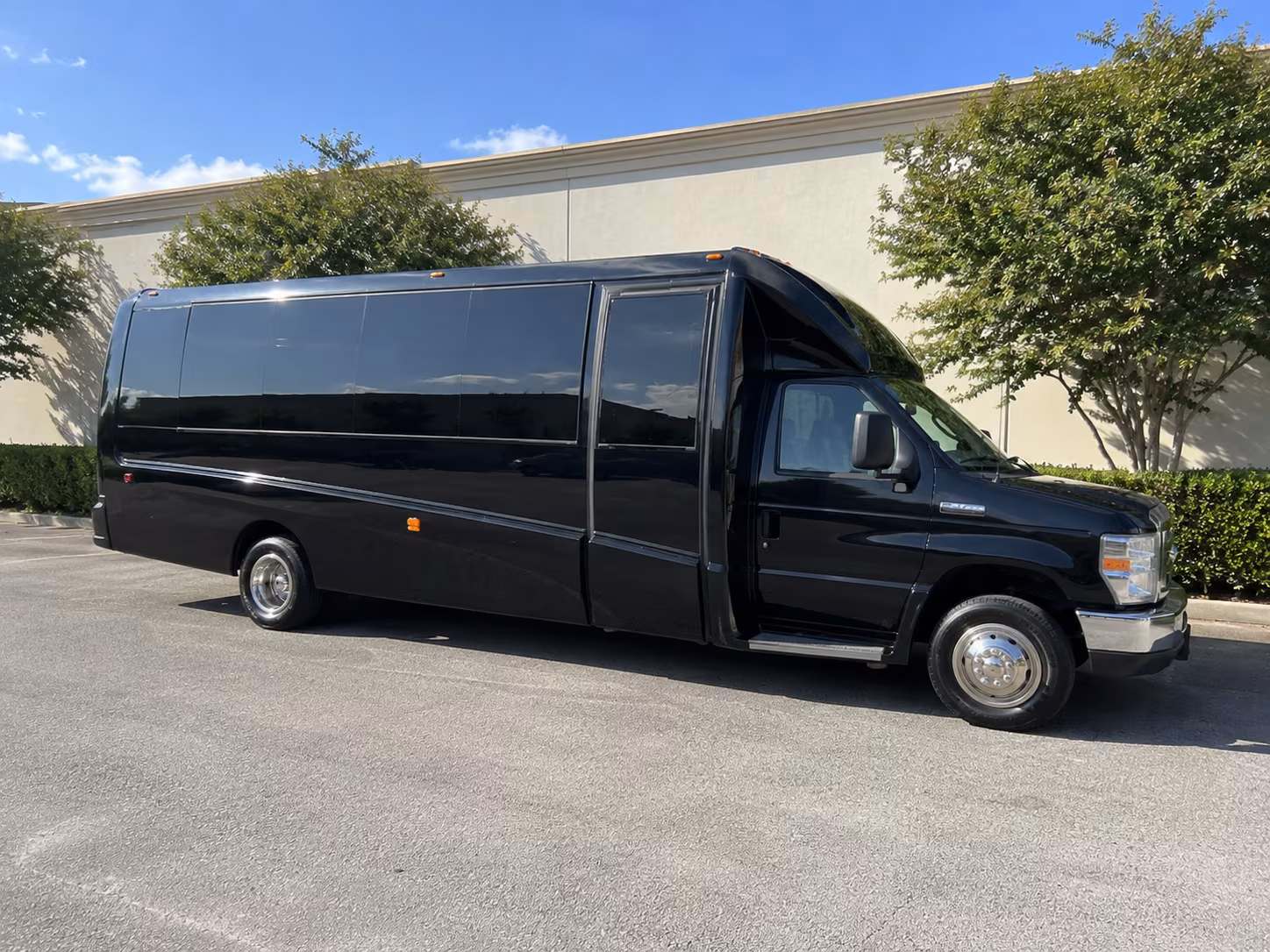the bus type and amenities